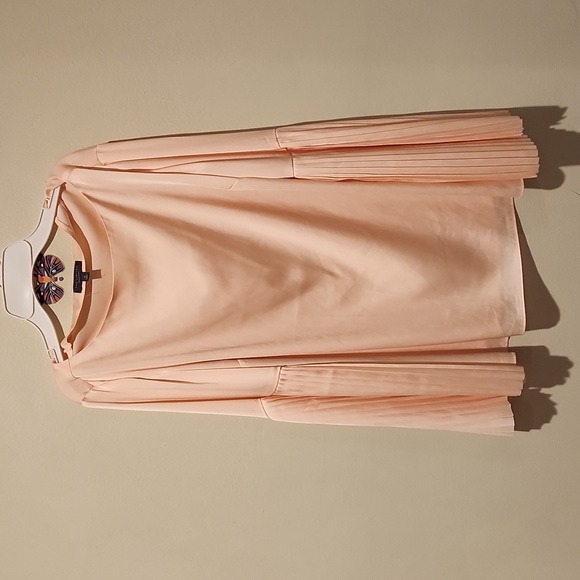 ❤️ THE LIMITED PLEATED BELL SLEEVE SATIN TOP IN PEACH, MEDIUM - Picture 2 of 8